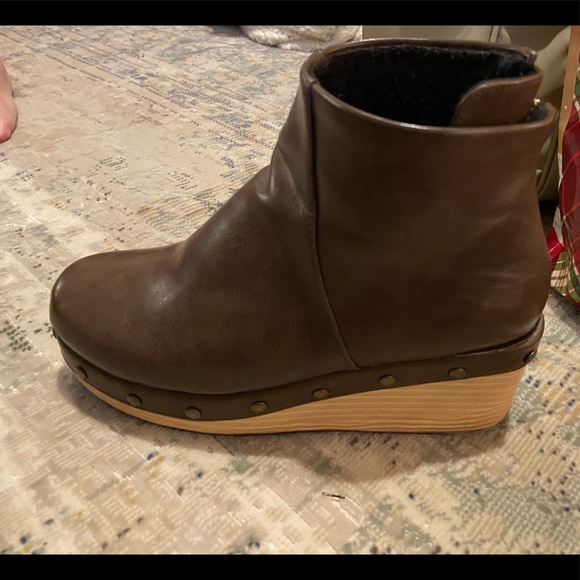 Brown bootie - Picture 2 of 4